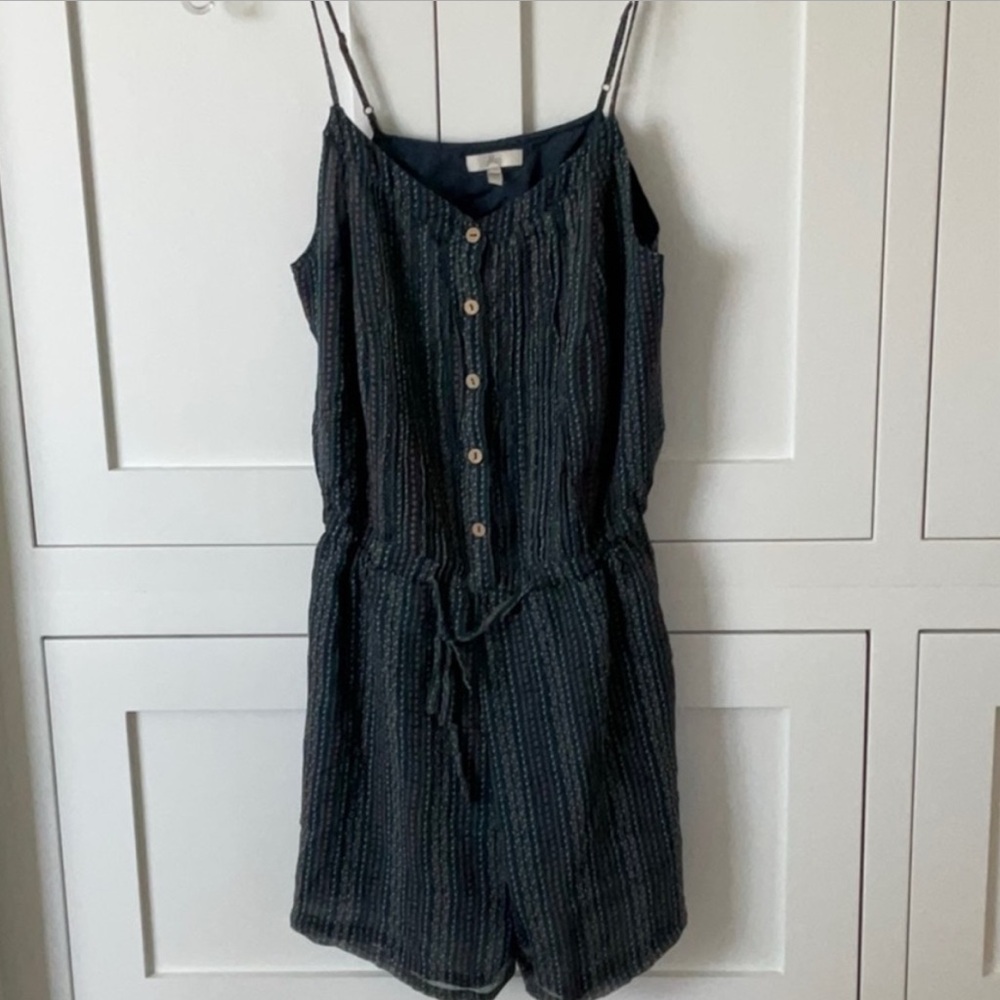 Joie Navy Striped Romper

Size XS
Cute romper
Good condition!
100% silk